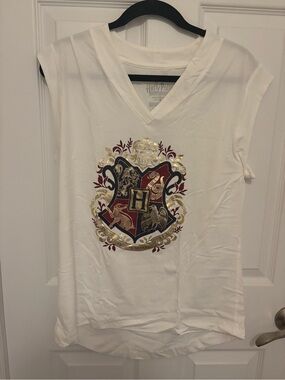 Universal Studios Harry Potter Crest White V-Neck Tee